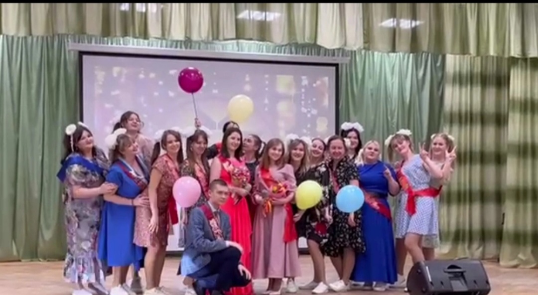 «В прекрасный мир вы нам открыли двери».