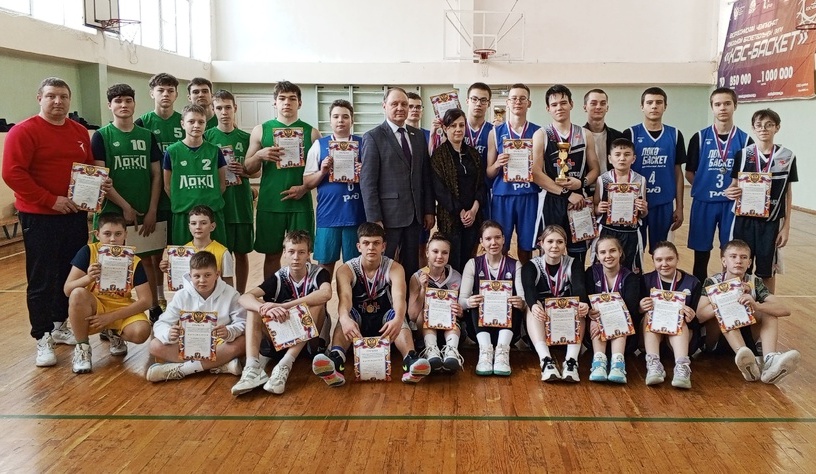 Ежегодный турнир по баскетболу памяти выпускников нашей школы.