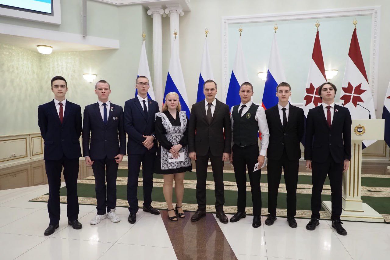 Чествование героев Отечества..